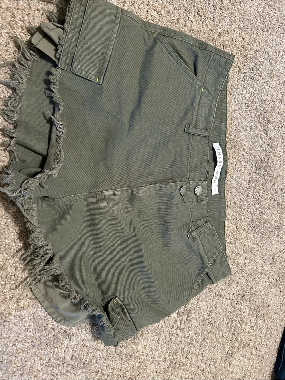 Tinseltown Jr's size is e High-Rise Frayed Hem Shorts - Olive Green